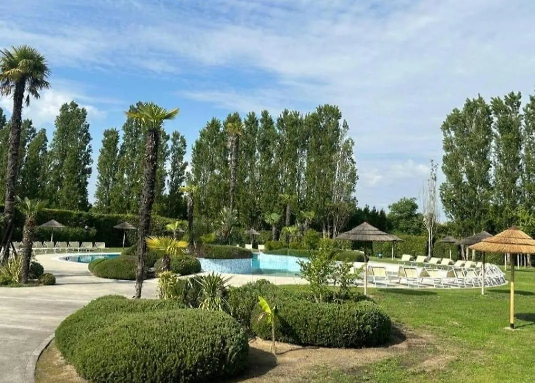 Apartment In Residence With Pool - Jesolo Top Next To Golf Club イタリア