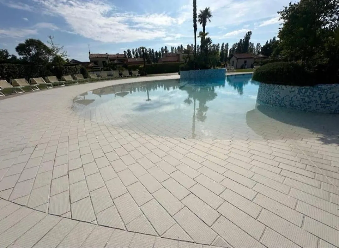 Apartment In Residence With Pool - Jesolo Top Next To Golf Club